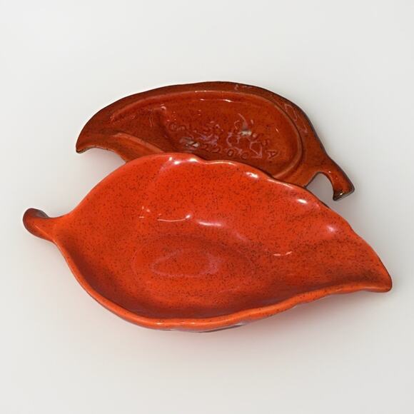 Orange USA Pottery Leaf Dish, Leaf Shaped Bowl Planter, Marked 2220 B USA W/ Lid - Picture 5 of 6